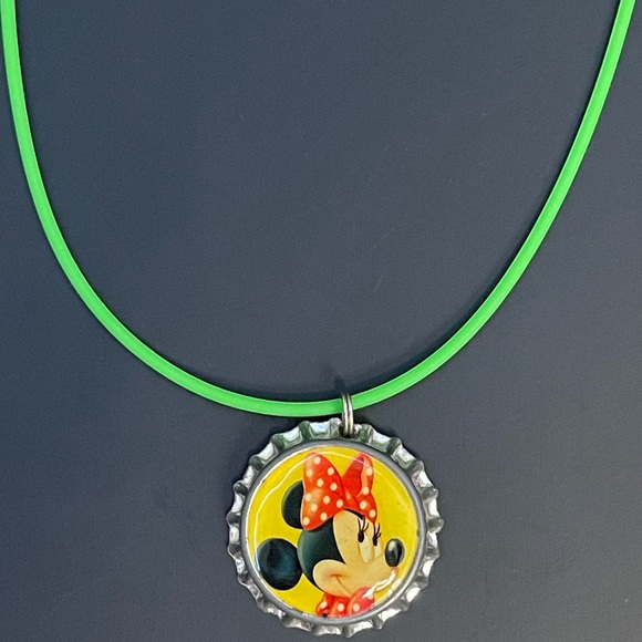 DISNEY Bottlecap Necklace | Minnie Mouse - Picture 1 of 3
